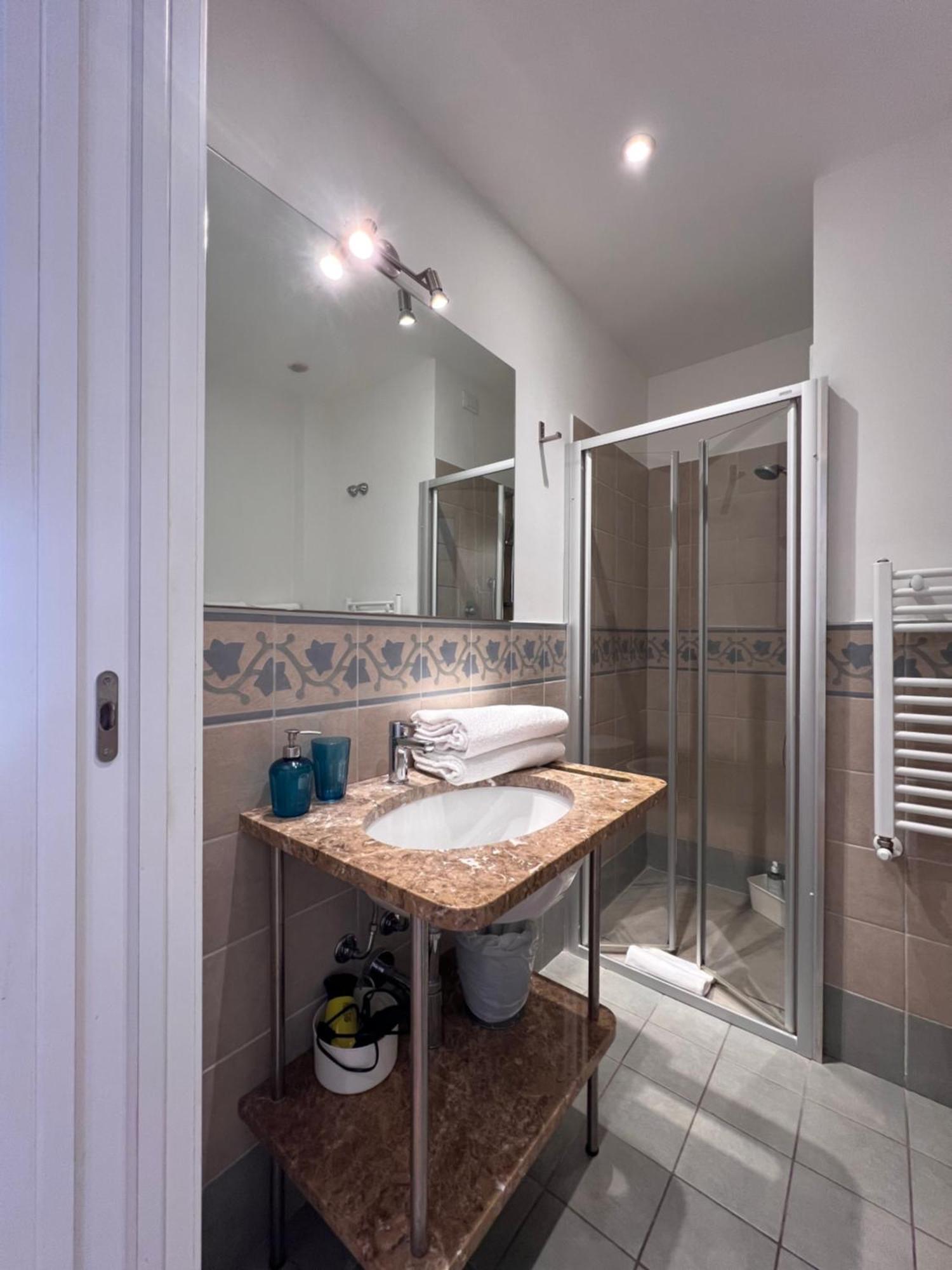 Viale Italia 22 Bed & Breakfast Follonica