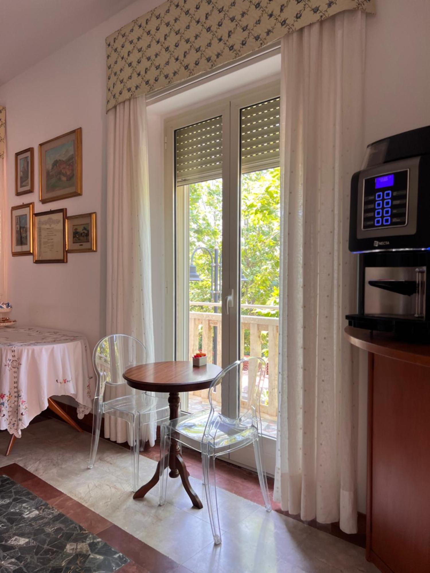 Bed & Breakfast Viale Italia 22 *